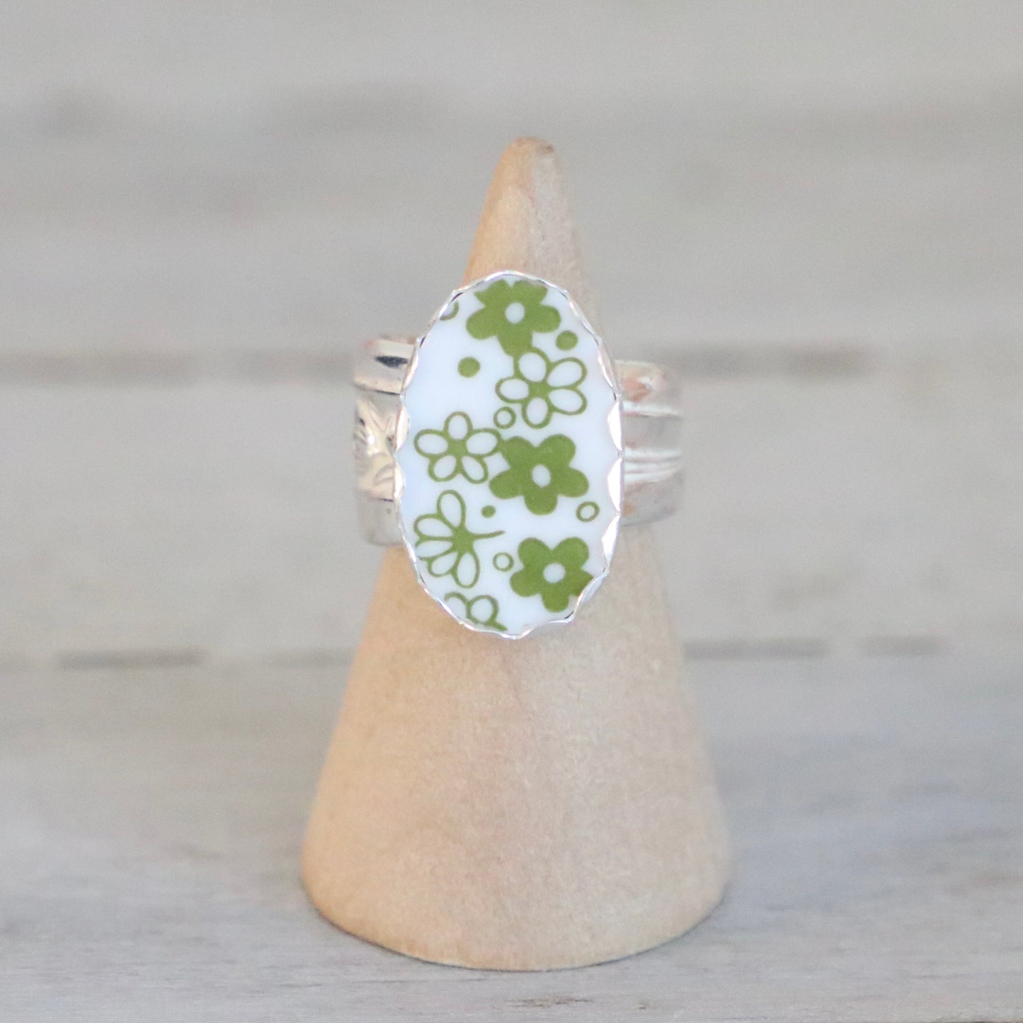 Lime Vine Spoon Ring Size 7