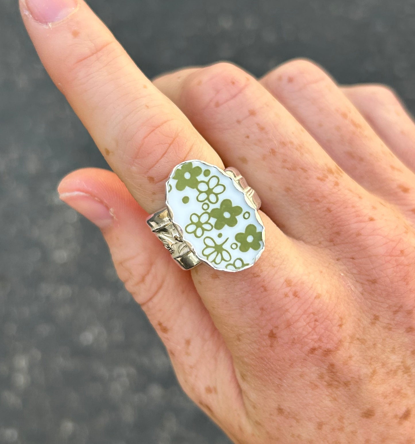 Lime Vine Spoon Ring Size 7