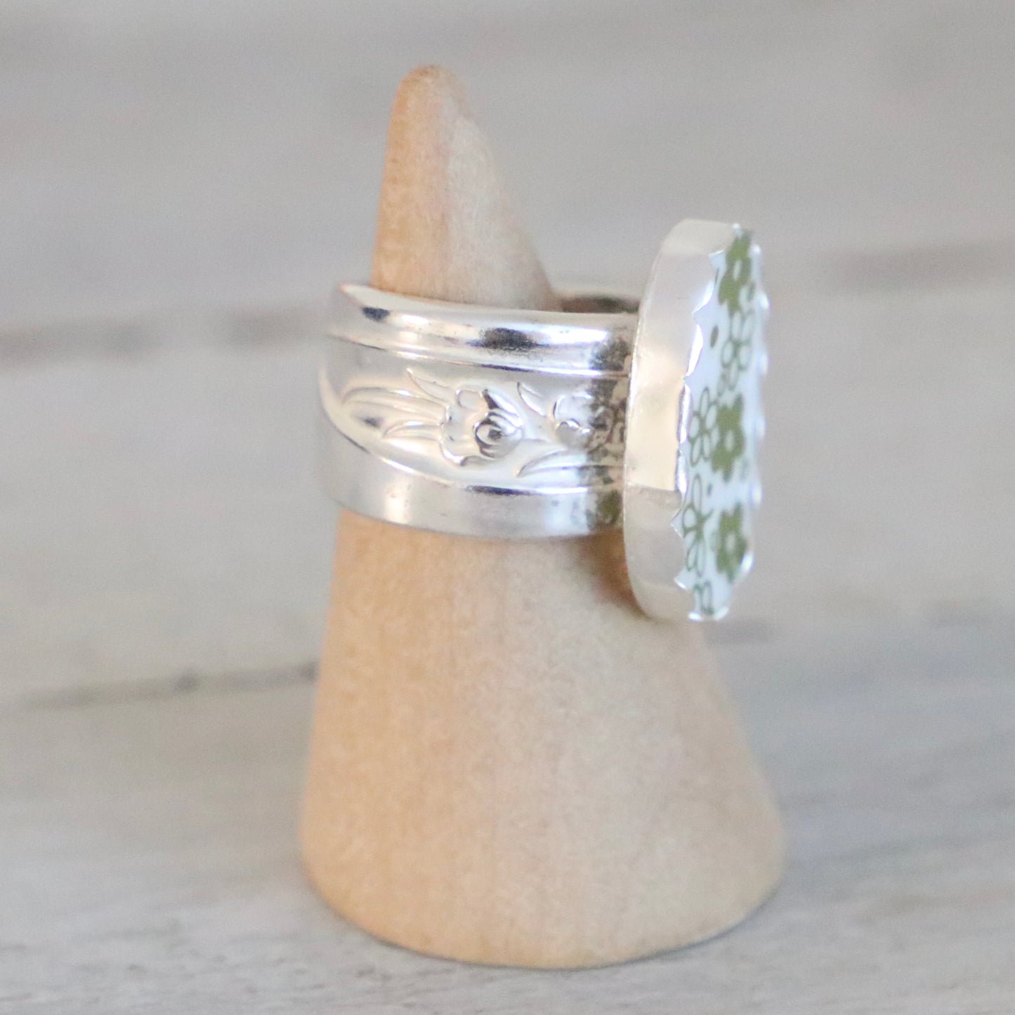 Lime Vine Spoon Ring Size 7
