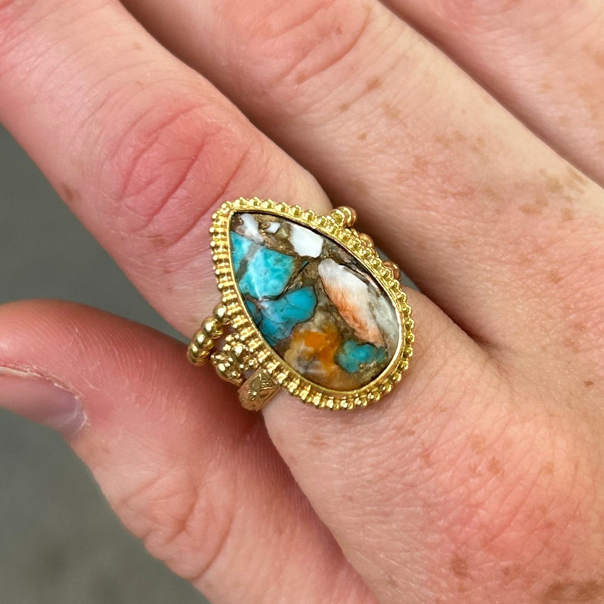 Spiny Oyster Copper Turquoise in Gold Size 6.5