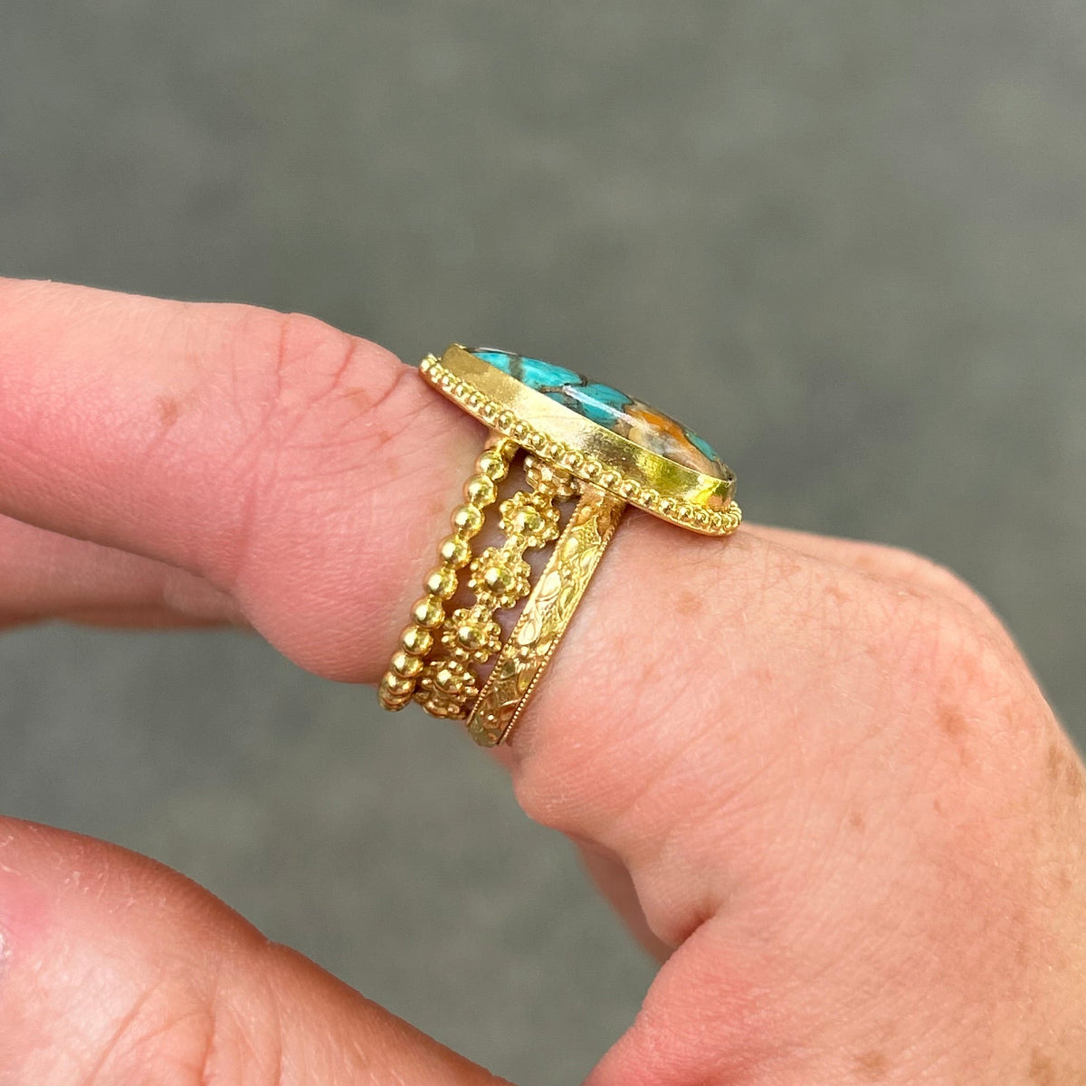Spiny Oyster Copper Turquoise in Gold Size 6.5
